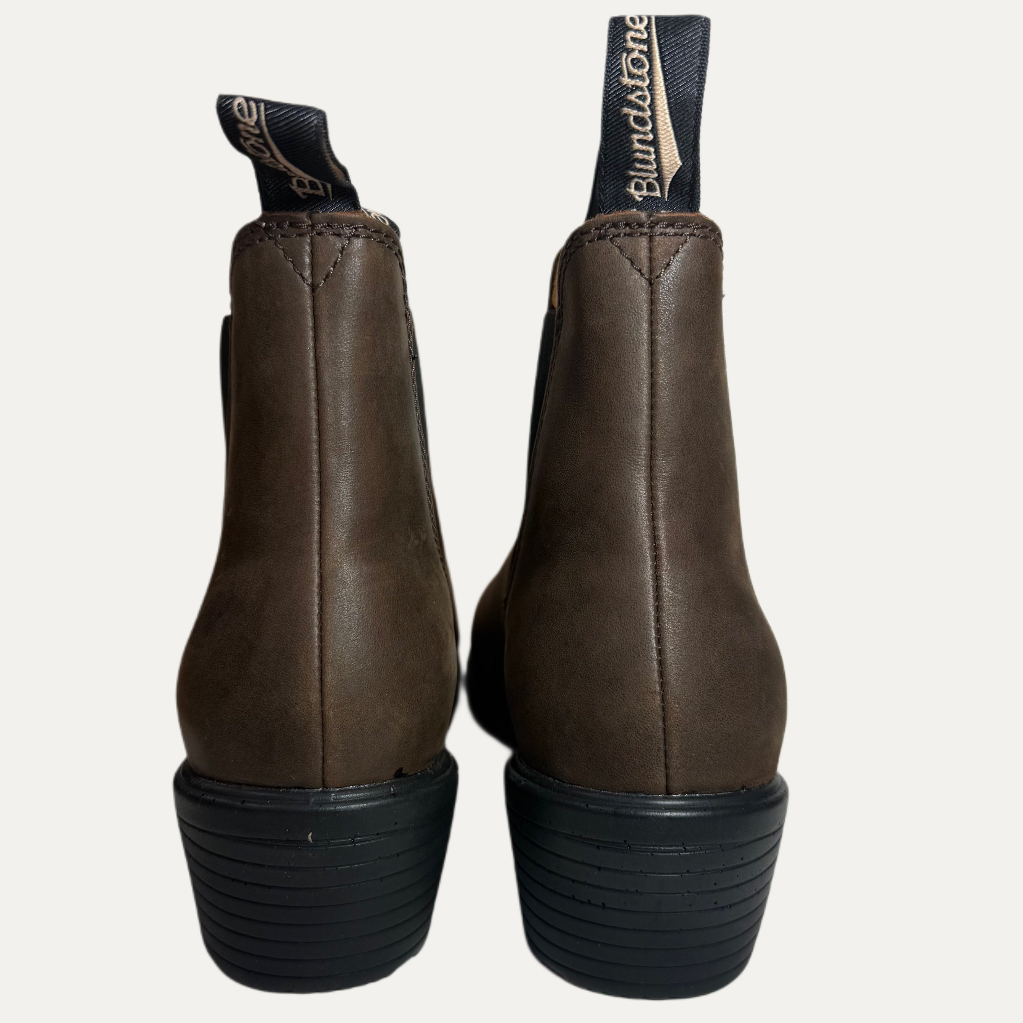 Women's Blundstone 1673 Heeled Chelsea Boot - Antique Brown