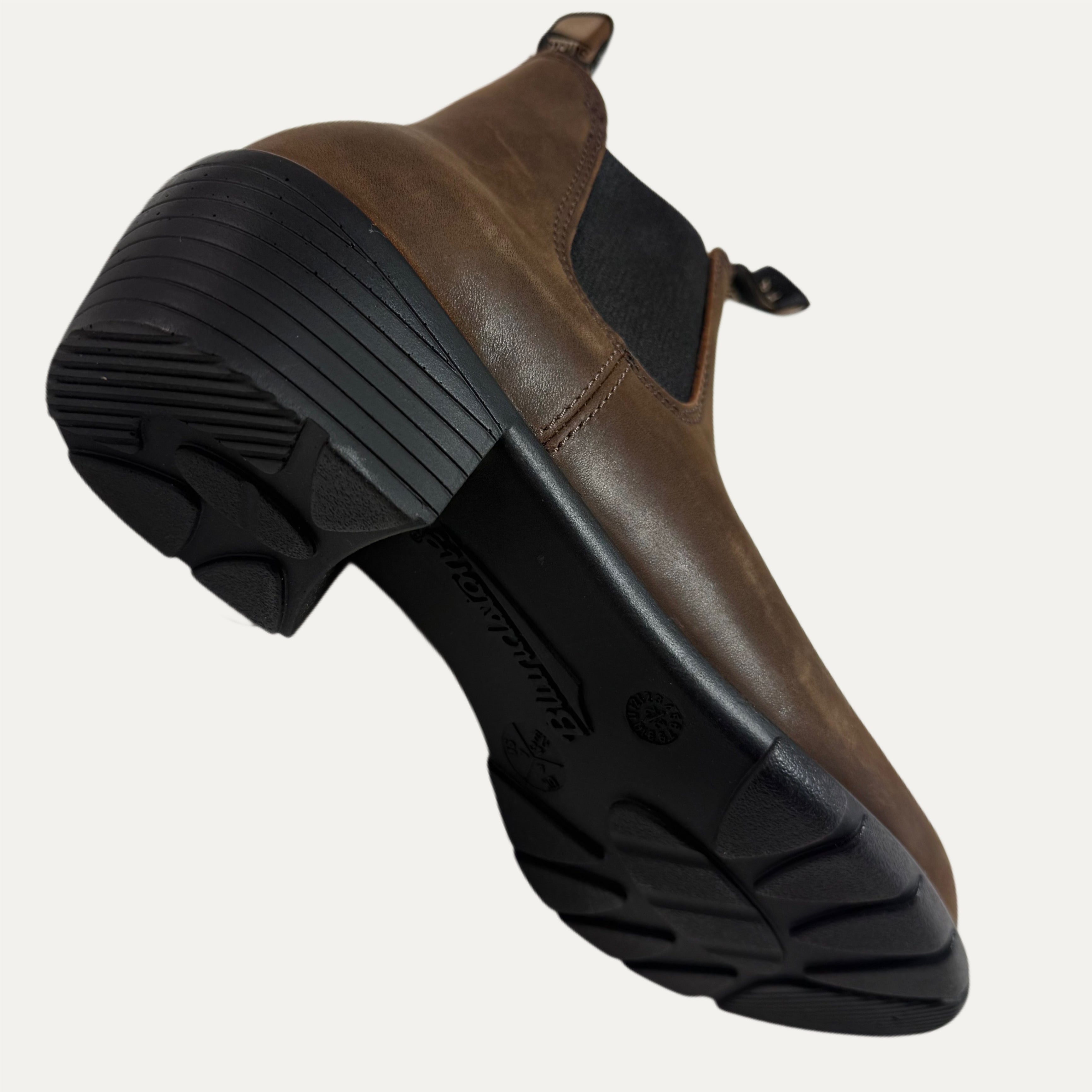 Women's Blundstone 1673 Heeled Chelsea Boot - Antique Brown