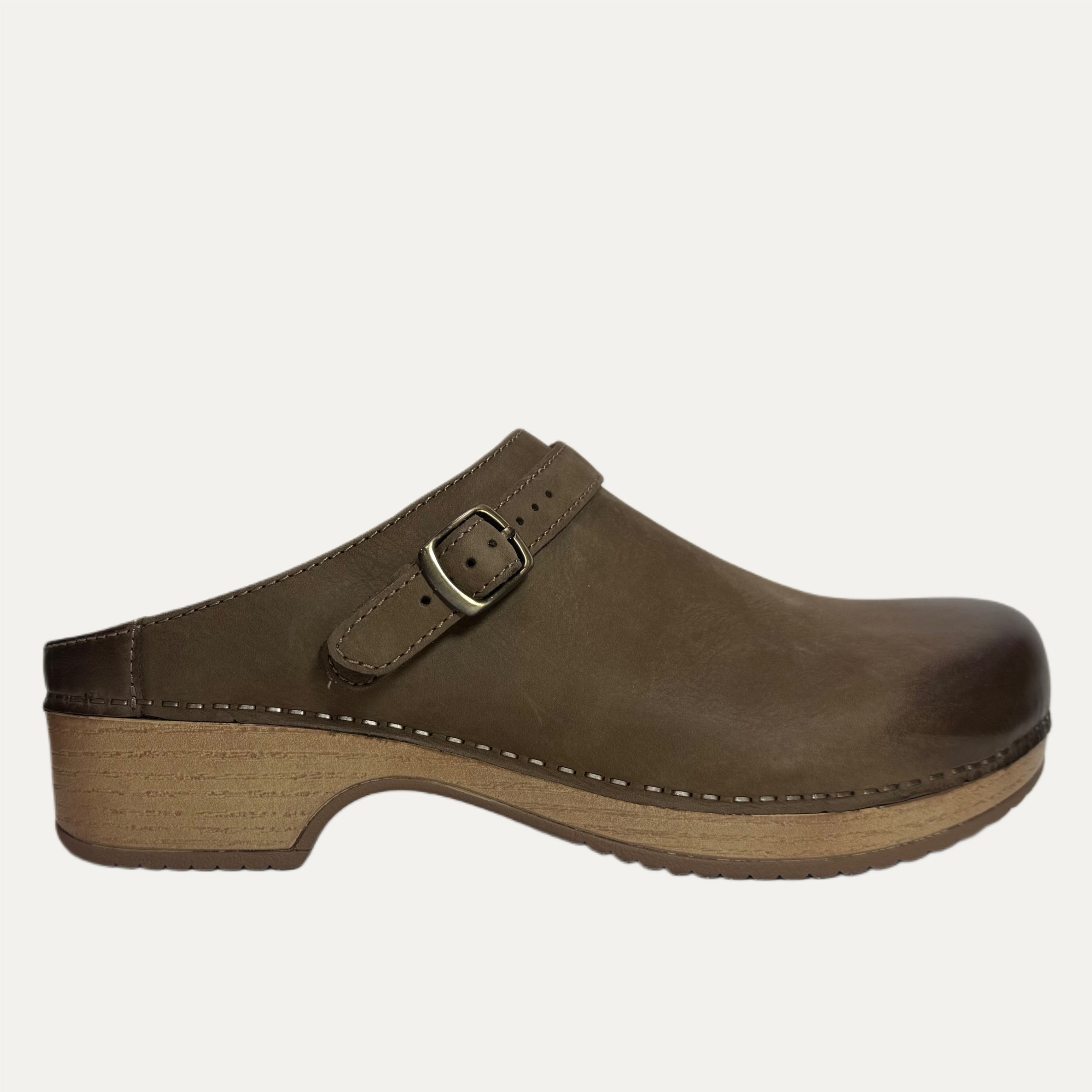 Women's Dansko Berry Clog - Mushroom Burnished Nubuck